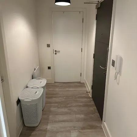 Beautiful 1-bed In - Solihull Apartment *