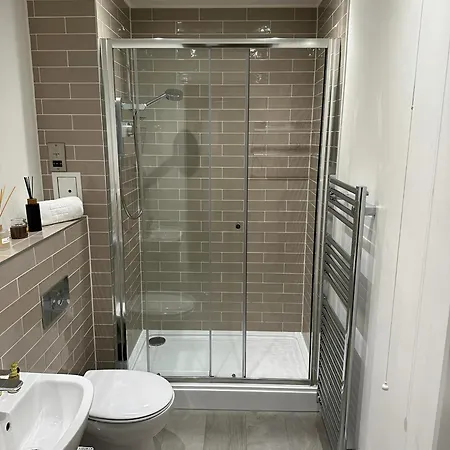 Beautiful 1-bed In - Solihull Apartment *